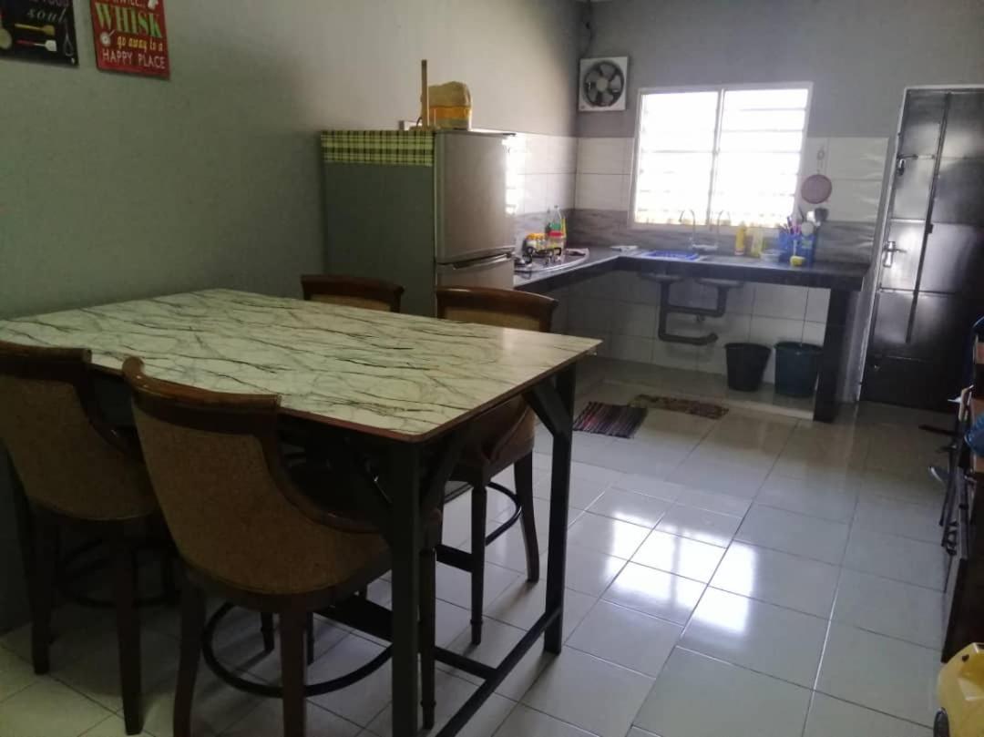 Homestay Perpaduan, Taman Bercham Raya Ulu Kinta Ipoh Perak Kampong Batu Lapan  外观 照片